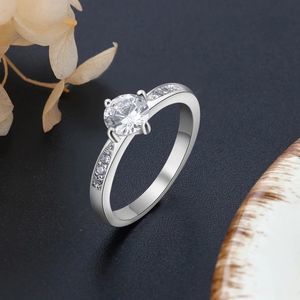 925 Sterling Silver Ring with Cubic Zirconia Class